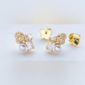 Kate Spade Bouquet Toss Gold and Pearl Stud Earrings NEW